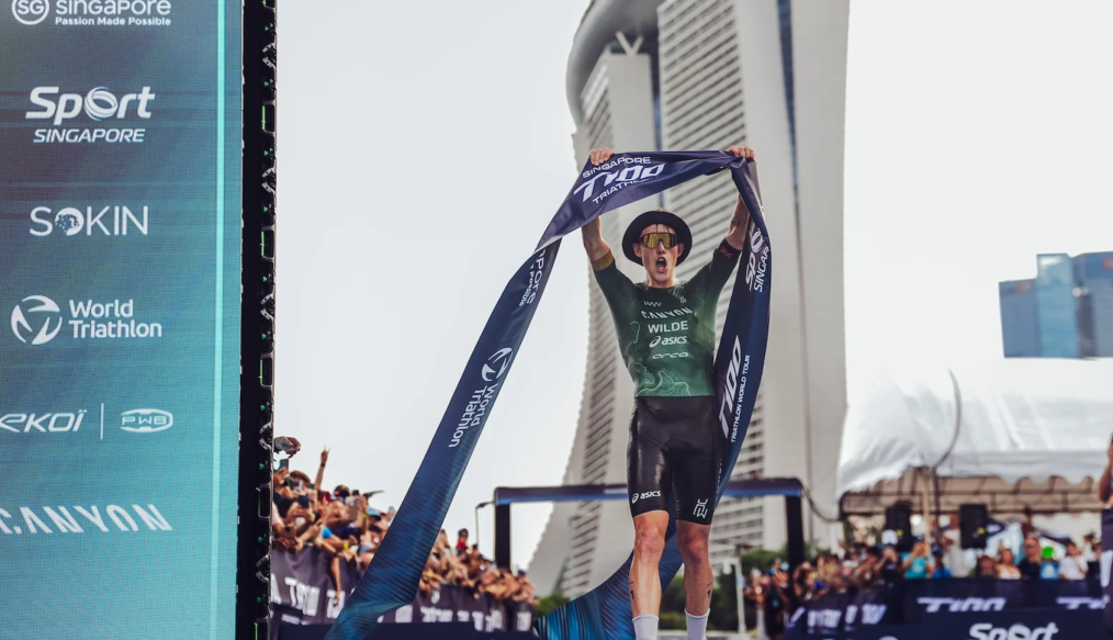 Hayden Wilde lights up Marina Bay with dominant Singapore T100 victory